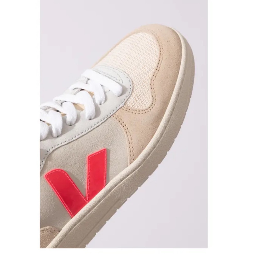 VEJA
Suede V-10 Sneakers - Women's Collection | Fluorescent pink - Picture 9 of 9